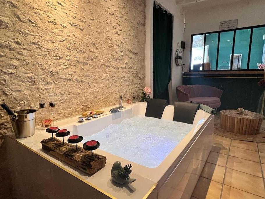 Suite Romance - Jacuzzi Море-сюр-Луен Екстер'єр фото