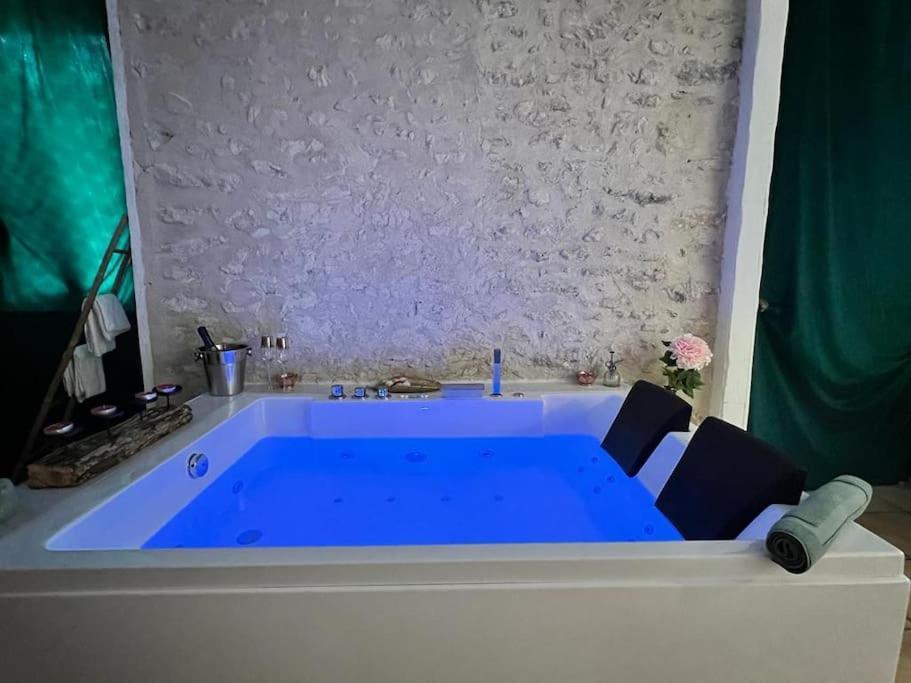 Suite Romance - Jacuzzi Море-сюр-Луен Екстер'єр фото