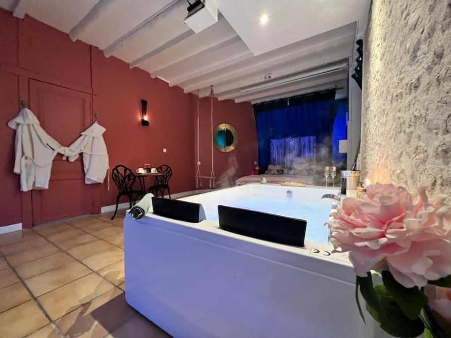 Suite Romance - Jacuzzi Море-сюр-Луен Екстер'єр фото